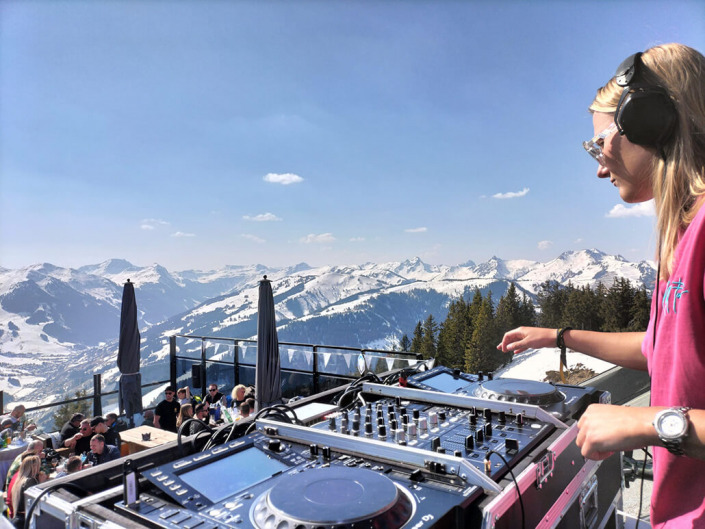 Montana Royal drinks & beverage. Alpinclub Saalbach Hinterglemm. Gipfelstation Kohlmaisbahn