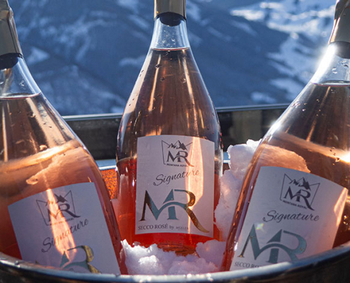 Montana Royal Alpin Club Drinks. Montana Royal Alpin Club Champagner, Montana Royal Alpin Club. Gipfelstation Kohlmaisbahn Saalbach Salzburger Land