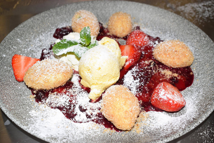 Montana Royal Food & Beverage. Apres Ski Club / Alpin Club Saalbach Hinterglemm