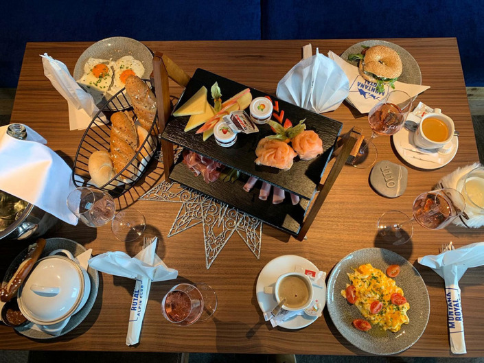 Montana Royal Breakfast - Food & Beverage. Apres Ski Club / Alpin Club Saalbach Hinterglemm